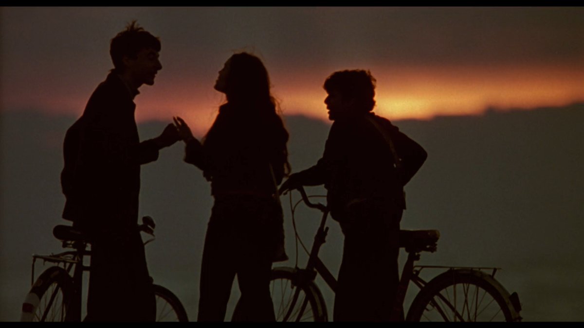 amunraaaaaa's tweet photo. West Beirut (1998)
1080p - Sub Eng

Saya tidak tahu menahu soal sipil war di Beirut. Kutipan dari filmnya "They say war brings people together...but I wonder when this war is over will we stay together you and me?" ucap suami ke istrinya. https://t.co/FqMgZfFZ64