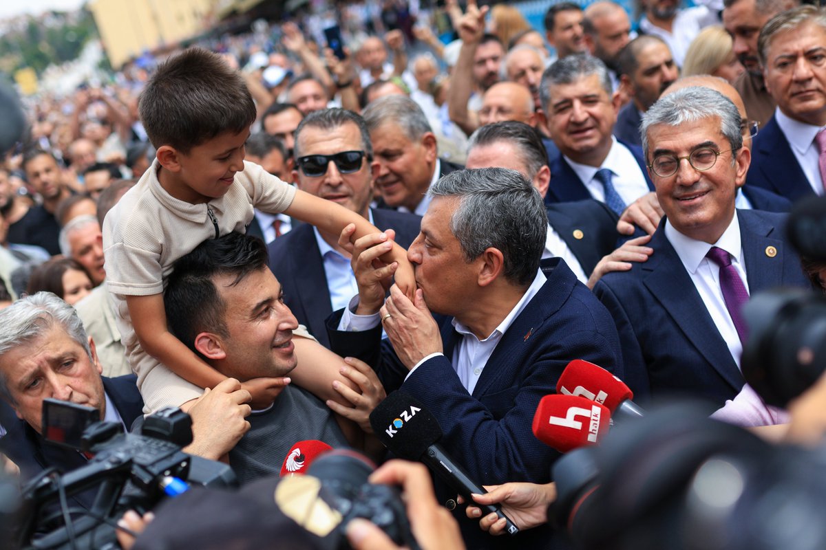 YeniPartiFoto's tweet photo. https://t.co/aMRNOvslZc