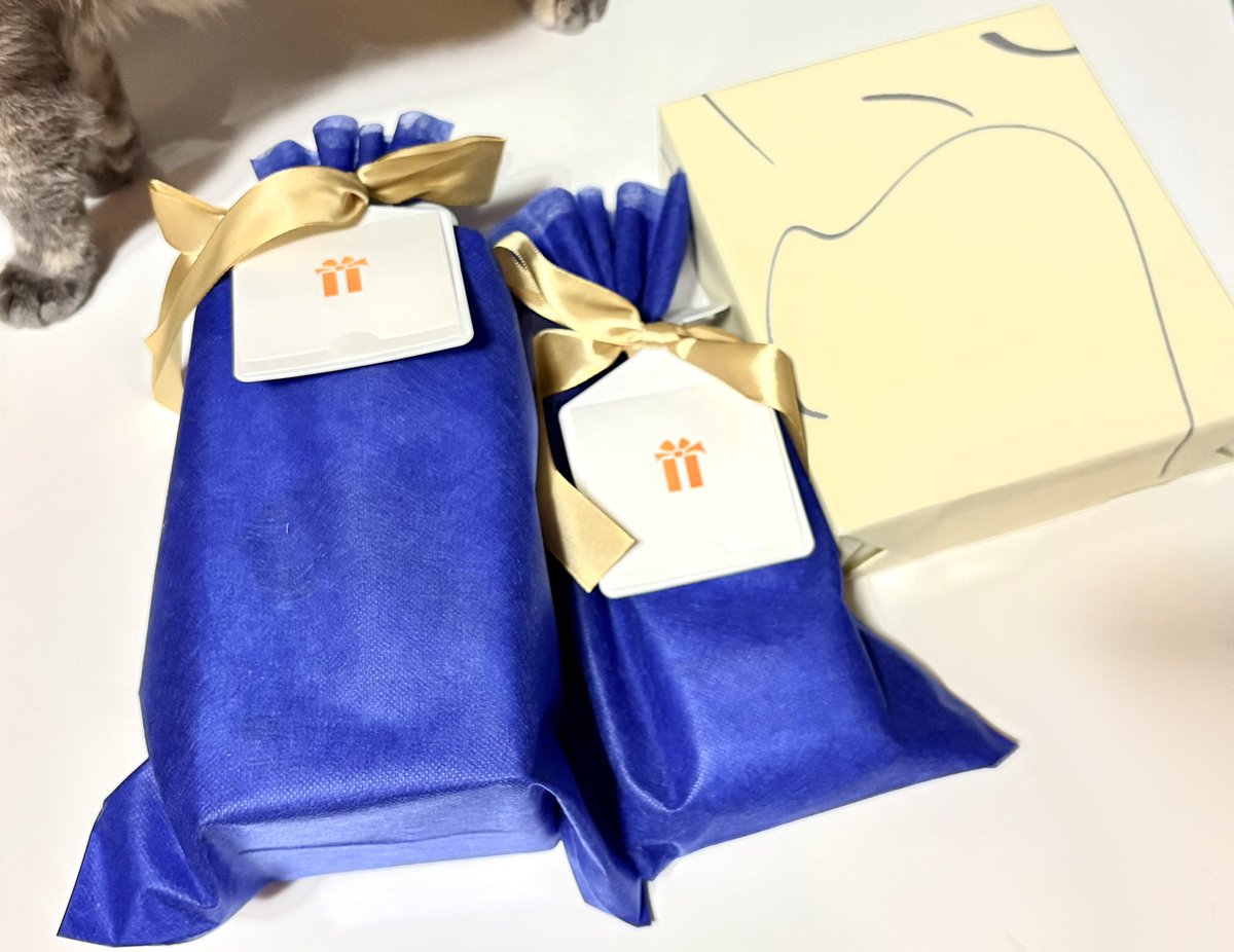 ryou_fc's tweet photo. 友達に誕プレもらった🎁🎁実用性高すぎる https://t.co/Hf1PzWpLmC