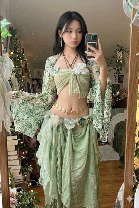 gentleescape's tweet photo. a fairy's beach outfit https://t.co/vzrZpWIINO