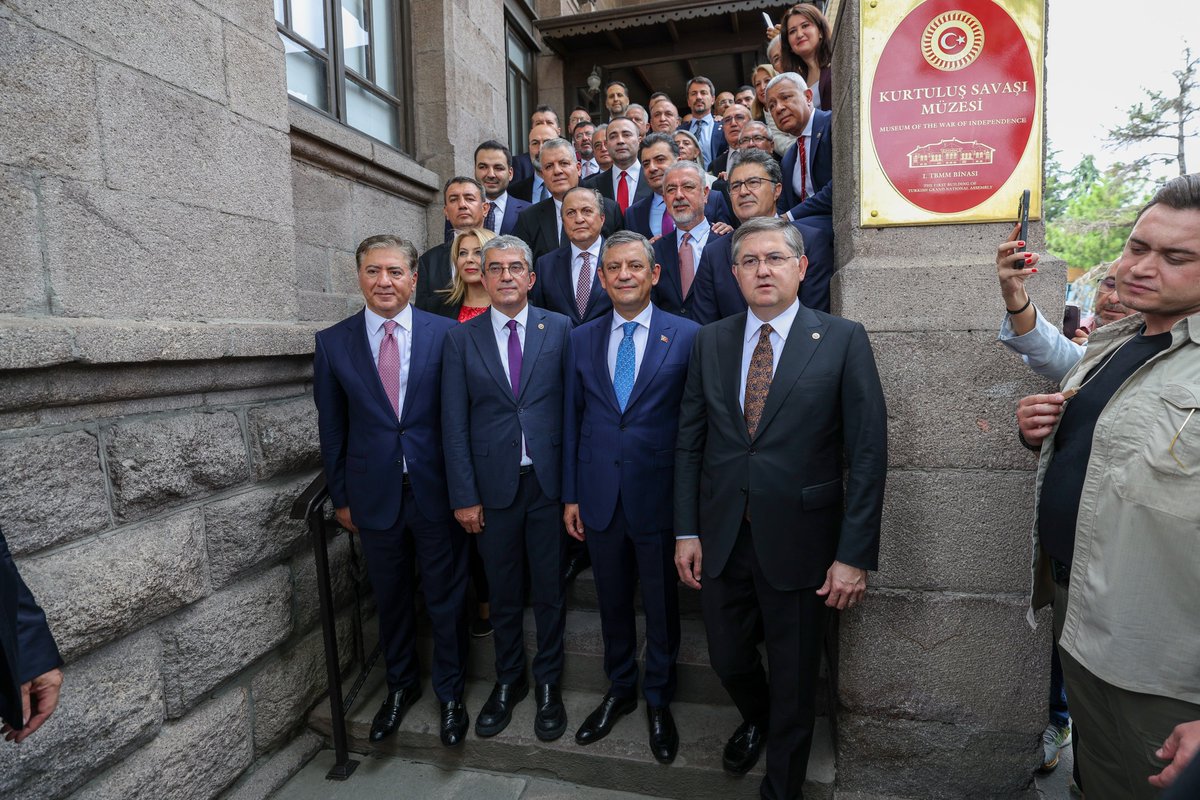 YeniPartiFoto's tweet photo. https://t.co/SeTGqZhnH7