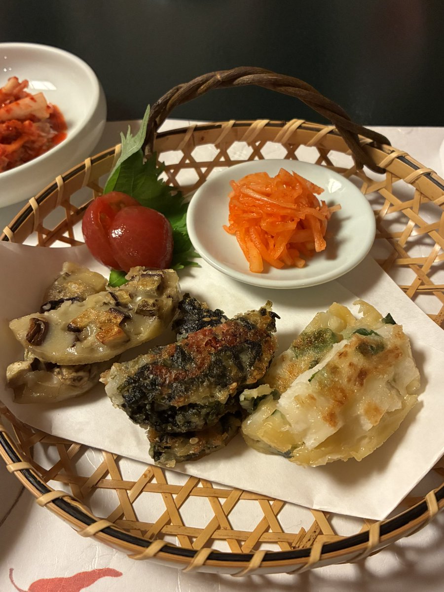 mayukasan's tweet photo. 韓国宮廷料理なるものを食べてきたぞ
全く知らない料理が次から次に出てきてどれも美味しかった https://t.co/wAJaV00v8l