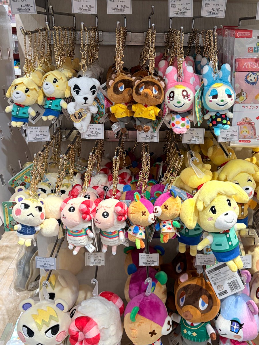 treevillage_jp's tweet photo. ✨新商品✨
【#どうふつの森】
大人気商品『ぬいぐるみマスコットシリーズ』に、ジュン / ちゃちゃまる / パッチ / クリスチーヌ / フランソワが、登場‼

上部にボールチェーンが付いているため、鞄などにアクセサリーとして取り付けることができます✨

他グッズも #ツリビレ東京 で販売中！
#どう森 #あつ森