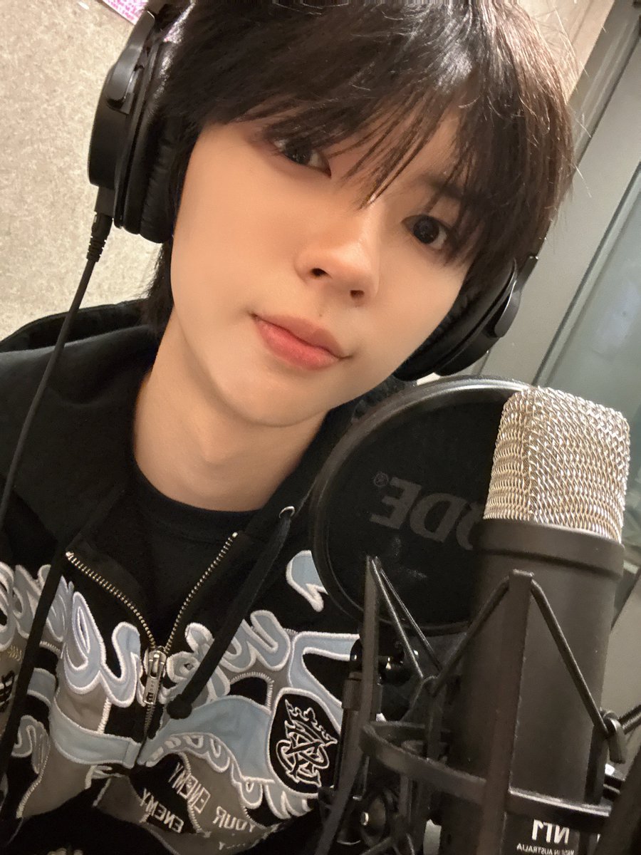 skycloudling's tweet photo. ilovebrianho overcomes her fear of twt for selca day 🙂‍↕️

@_AMPERSANDONE_ #ANDEARSELCADAY #ANDRSD #ANDEAR #앰퍼샌드원 #AMPERSANDONE #BRIAN #브라이언 

🏷 @wistineria @juniefang_ @introfloating @binniexbun @_abbyy_20 @Siyunsdreams @8starrys https://t.co/rSHTCRjMt1