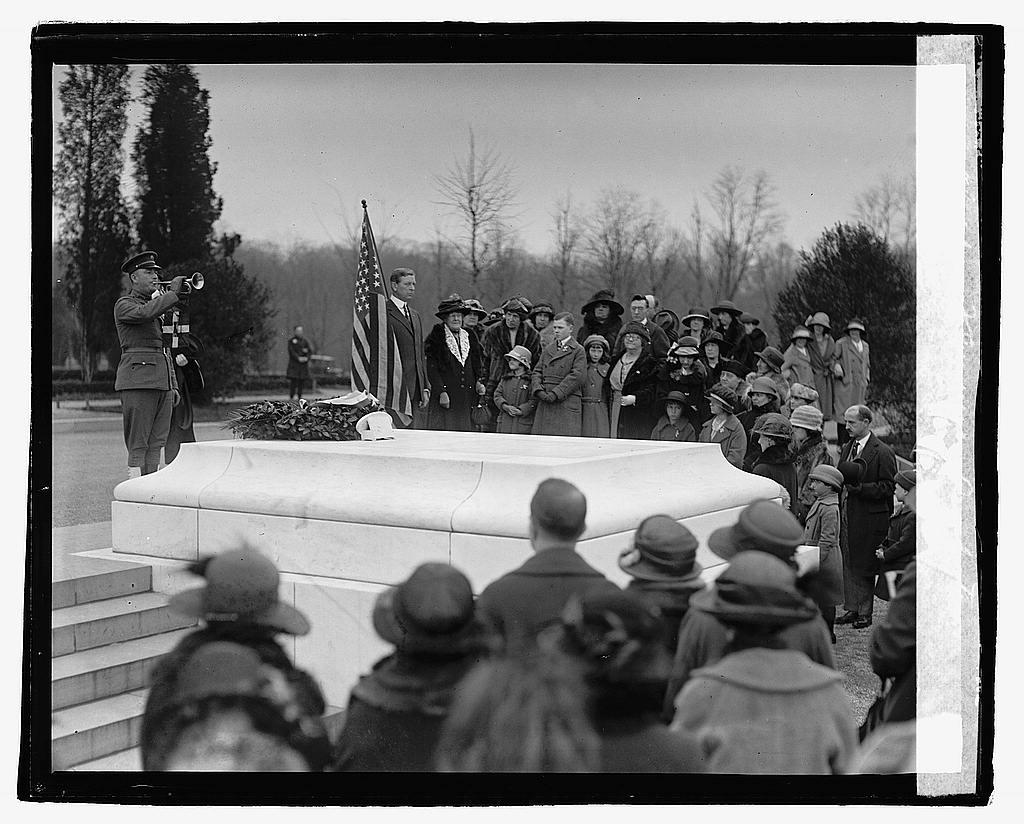 ArlingtonNatl's tweet photo. Since 1895, the National Society Children of the American Revolution have honored our fallen heroes. For America 250, we share their membership medal connecting the Tomb of the Unknown Soldier to our nation's very origins. https://t.co/DmxgMmKH25