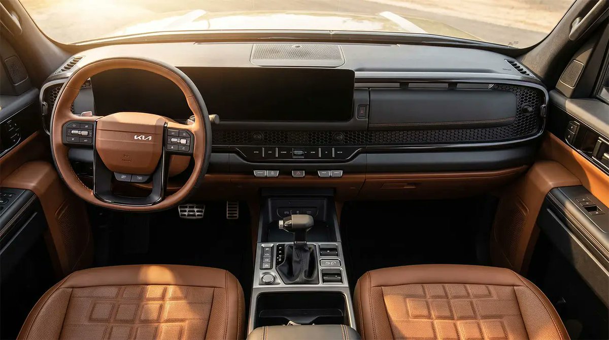 Auto_Plus_arg's tweet photo. Kia lanzó oficialmente la nueva Tasman en Argentina y rompió la rutina del segmento. Con un diseño hiper cuadrado y precios en dólares, busca pelearle a Hilux, Ranger y Raptor.

Te contamos lo clave en este hilo 👇 https://t.co/PUx6IwdJUU