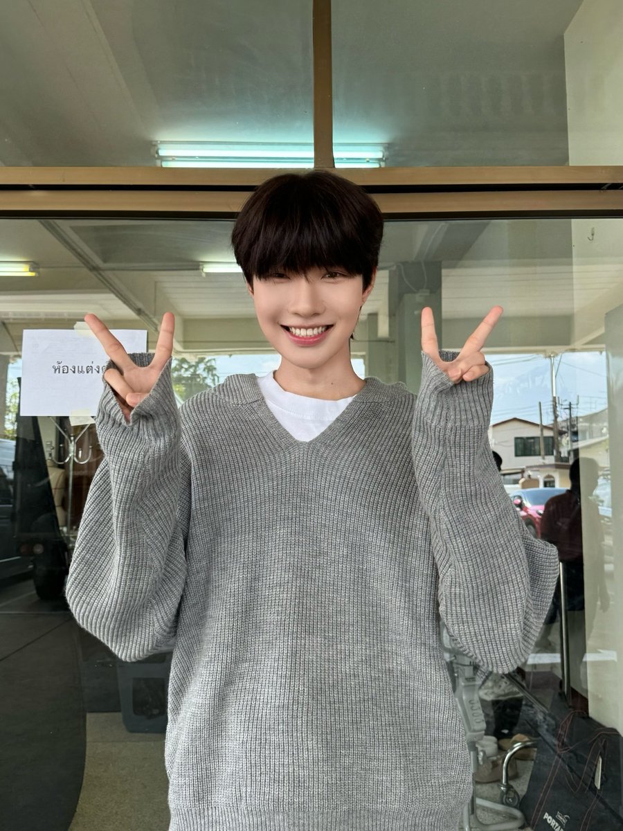 axviiixixix's tweet photo. คิวแรกกับคิวล่าสุด จากน้องเขมกลม ๆ สู่แม่เขม ชีโตไวมาก โตจนมีผัวทางนิตินัยแล้ว 😭

#เขมจิราตอนพิเศษถ่ายละเด้อ https://t.co/LxjHrigLe8