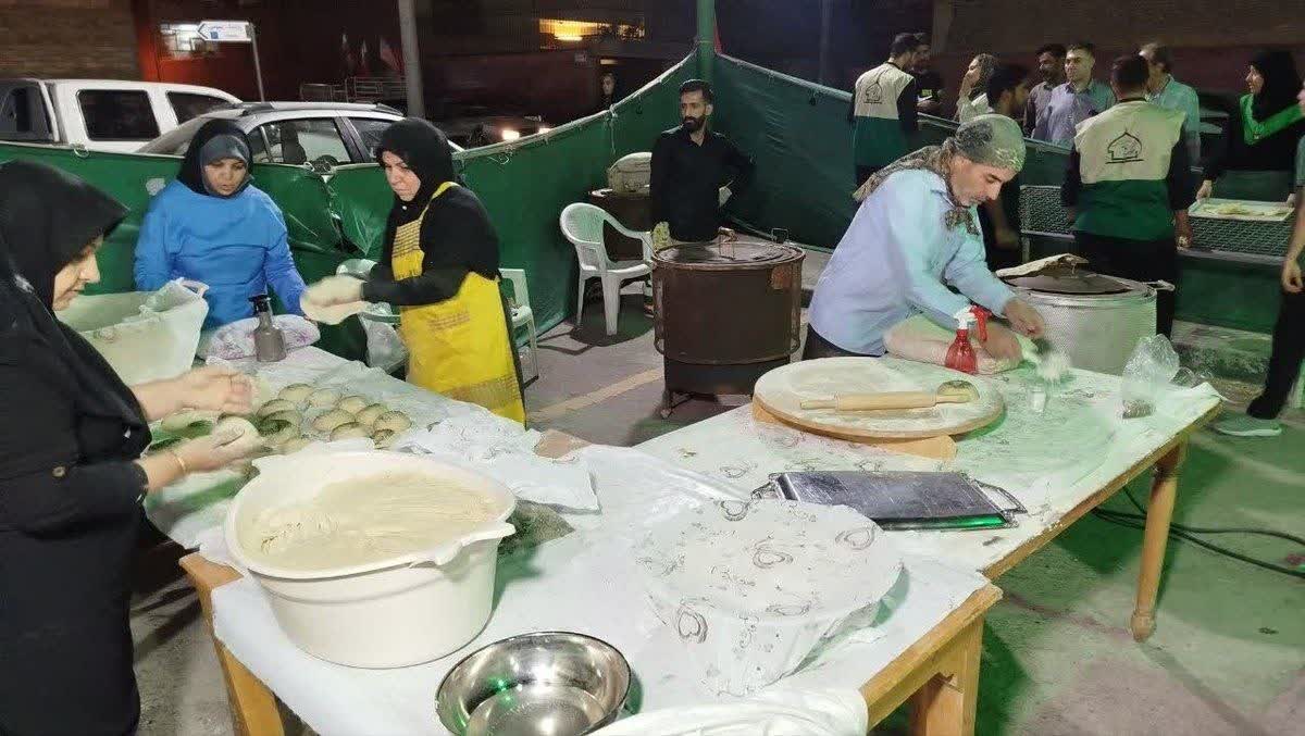 abas92009's tweet photo. مسیر مشایه یا توی قلب اصفهان ، فرقی نمیکنه؛امام حسینی که باشی تنورت همه جا دل عاشقان اباعبدالله را گرم میکنه:))#یا_لثارات_الحسین https://t.co/LFUe7fNFqG