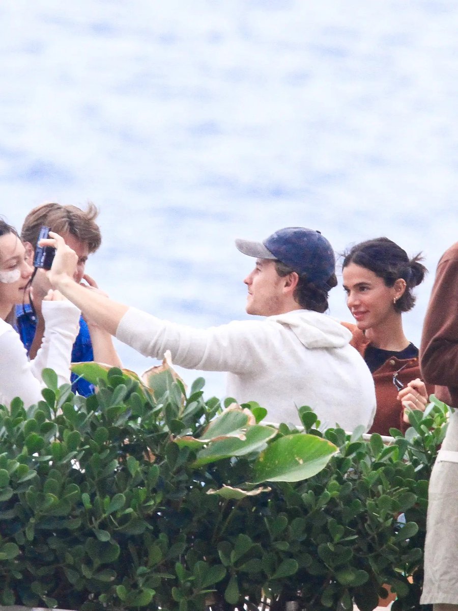 BrunaAccess's tweet photo. Bruna Marquezine e Shawn Mendes hoje (24/07) no Rio de Janeiro. https://t.co/P8GHZsubc5