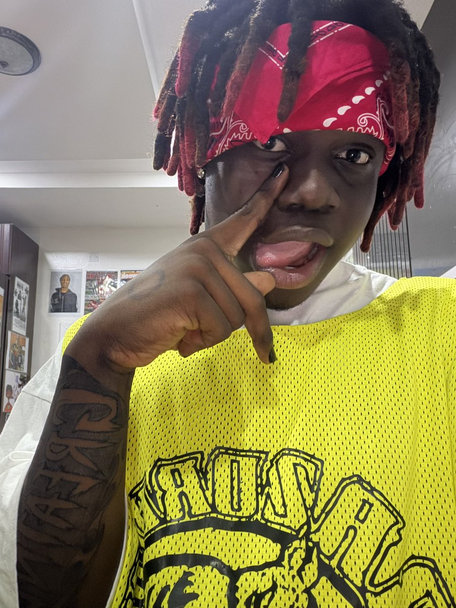 Famouspluto_'s tweet photo. https://t.co/Kv3Ny3RdSt