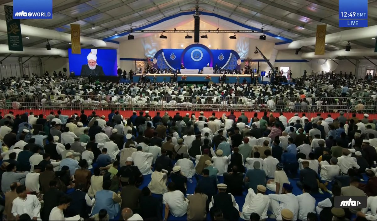 AdilSami21's tweet photo. A powerful reminder in today’s Friday Sermon: sincere service and exemplary conduct are the keys to a blessed Jalsa. #FridaySermon #JalsaUK  @JalsaConnect https://t.co/cD40XemEPk