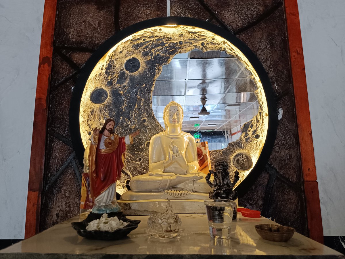 nomadic_sanjee's tweet photo. Things my teen children find fascinating about Sri Lanka. Buddha, Jesus and God Ganesh in one frame at a local restaurant.

#SriLankaDiaries2026
#Parenting 
#InterReligiousDialogue
#VisitSriLanka https://t.co/JjDTHNr8cR