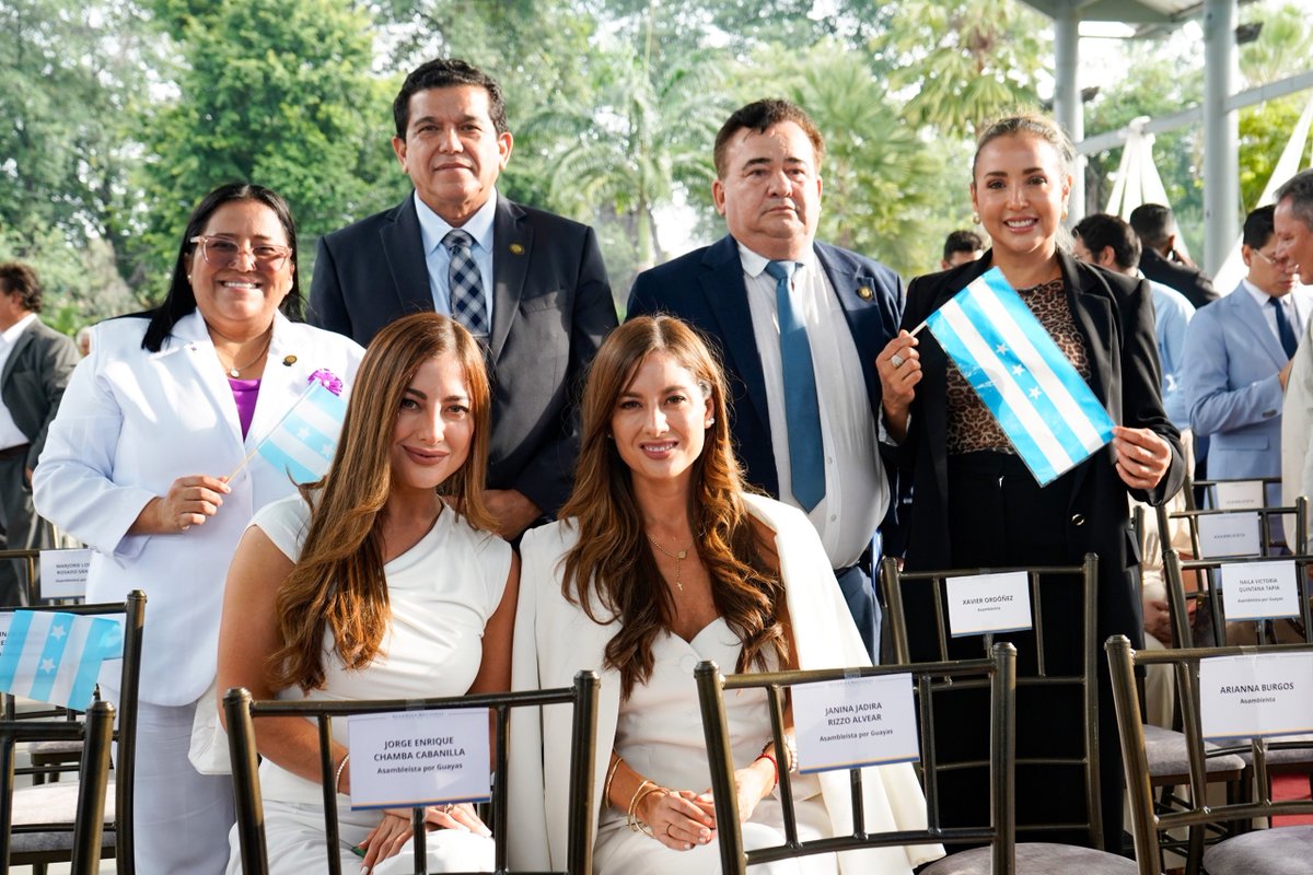 LorenaRosadoS's tweet photo. En la Sesión Solemne de la @AsambleaEcuador  por los 491 años de fundación de Guayaquil, compartimos un momento muy especial junto a mis hijos, pastores, amigos, líderes de los cantones rurales y autoridades.
Gracias por acompañarnos y por unirse en oración para bendecir a esta ciudad que tanto amamos.

Que Dios continúe guiando a Guayaquil y conceda sabiduría a quienes trabajan por su desarrollo y el bienestar de todos sus ciudadanos.

¡Viva Guayaquil!

#LorenaRosado #AsambleístaPorGuayas #GuayasConlorenaRosado