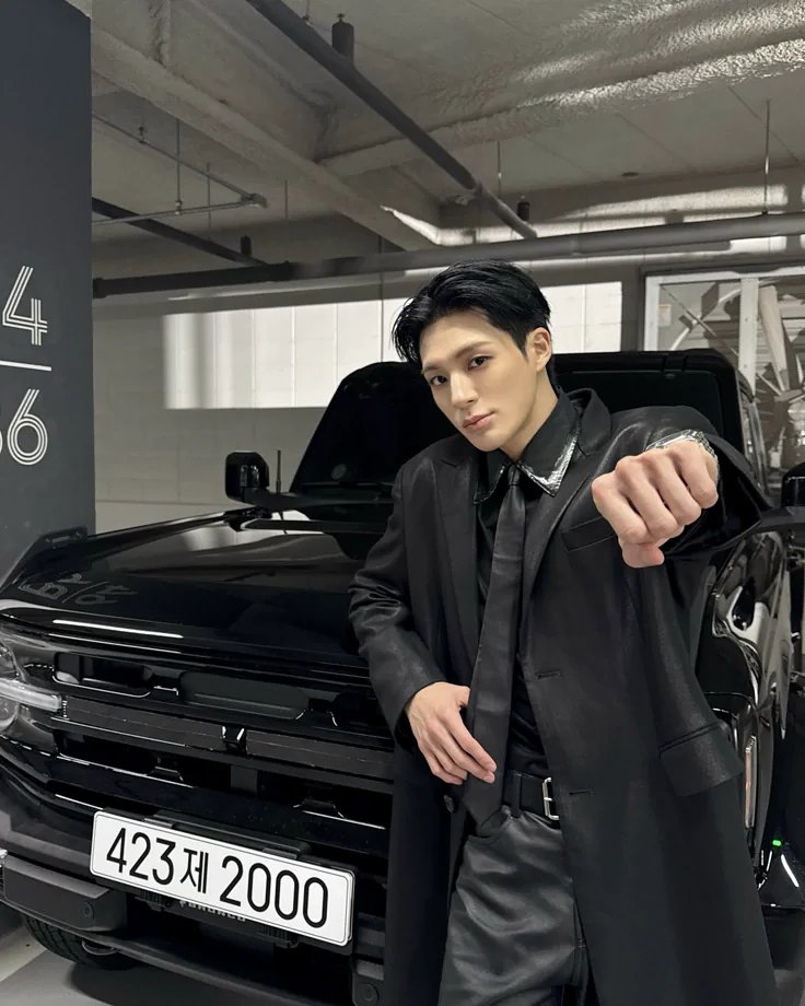 Leejeeno's tweet photo. I love this photo of Jeno with the cars... My man.... https://t.co/HSheHRe2dA