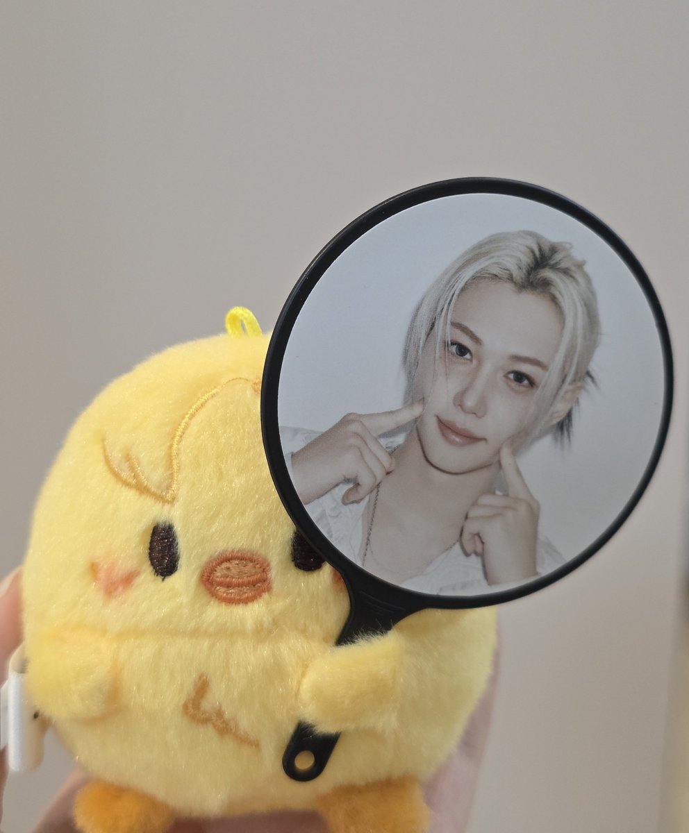 metamong37378's tweet photo. 뽁푸피도 낼 같이 우치와 흔들기로 얘기 끝나따 https://t.co/M8XDOrRUOs