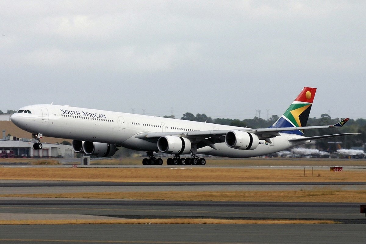 professorrach's tweet photo. @DjsAviation My best aircraft ever... I loved it on @flysaa colours... The business bird dubbed the "lunch-time bird" for Johannesburg to/fro Cape Town route... It should have taken me to Sydney before being grounded. https://t.co/atg8DeXHhL