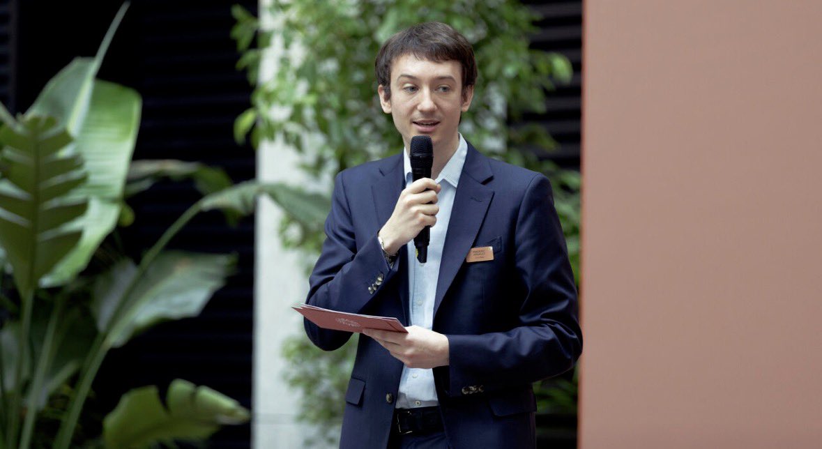 f_arnaultt's tweet photo. Frédéric Arnault joined the first LVMH Italy Career Compass Café at Loro Piana HQ in Milan, where he shared that curiosity, proactivity, and continuous learning are essential for growth within LVMH. @f_arnault #fredericarnault https://t.co/9WPGATAoM9