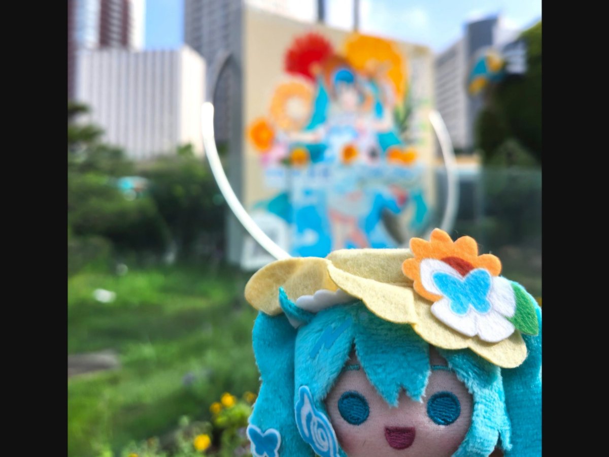 mn68449838's tweet photo. 生まれ育ったまちでどうしても行きたくて最後の最後まで粘って勝ち取ったチケット、行けるだけでも凄いことなのになんとセンターブロック最前で、、、初参戦どきどきだったけど大泣きしていつもはライブ後って明日からまた頑張ろってなるけど明日から頑張れない、帰りたくないよ。
#マジカルミライ2026 https://t.co/GYdRawCSYR