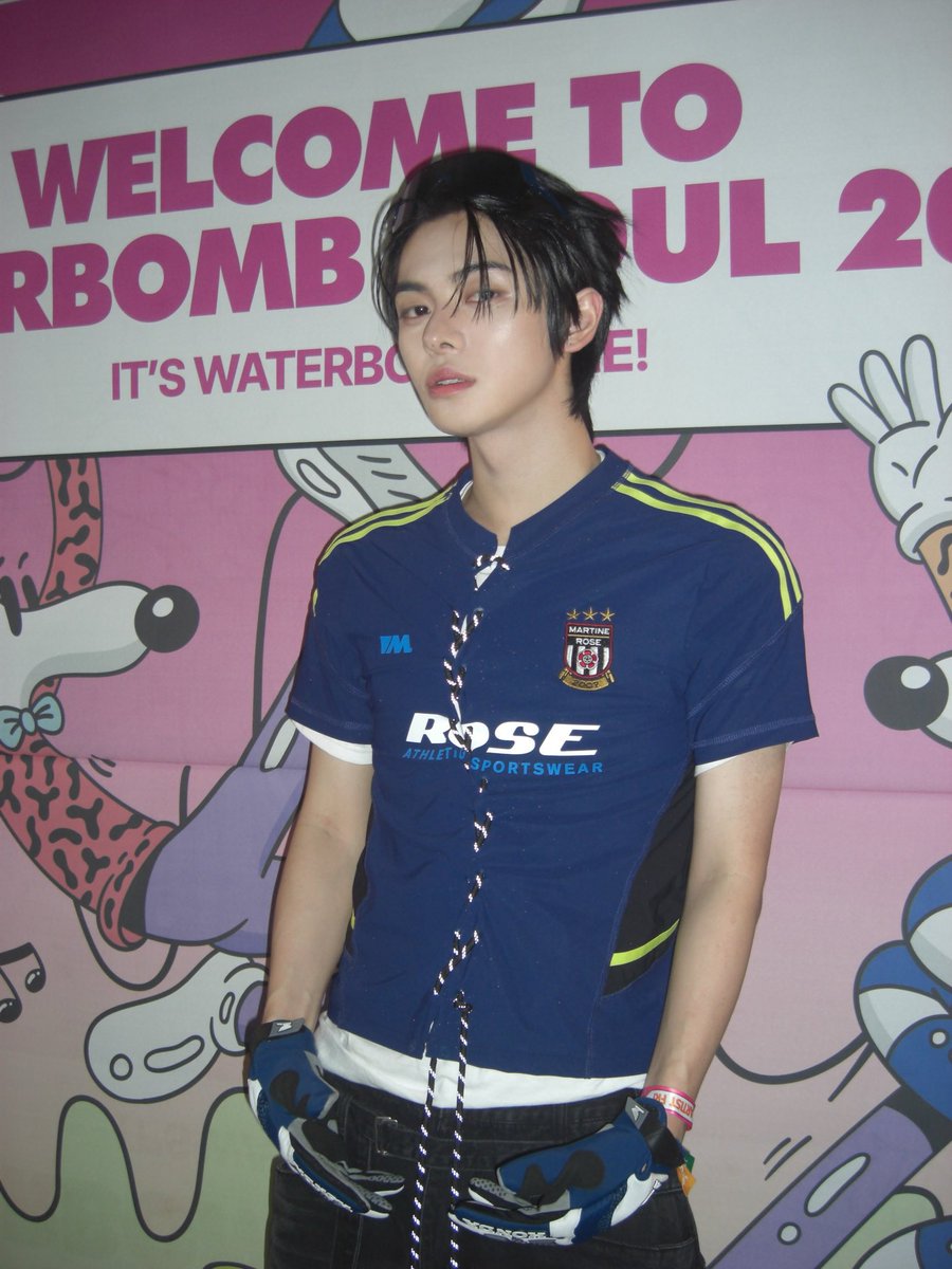 mniiowon's tweet photo. hot leader                             his pretty center https://t.co/yjtsFwg1Nj