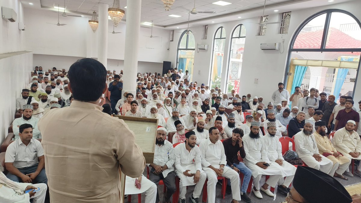 imshaukatali's tweet photo. आज मुरादाबाद में AIMIM के बैनर तले आयोजित उलेमा-ए-किराम की एक अहम बैठक में शिरकत करने का मुसर्रत-भरा मौक़ा मिला।
"अय्याम-ए-गुज़िश्ता के 78 साल और भारतीय मुसलमानों ने क्या खोया और क्या पाया" विषय पर उलेमा-ए-किराम के सामने अपनी बातें रखने और पार्टी के मूल पैग़ाम इत्तेहाद, इंसाफ़ और संविधान पर विस्तार से चर्चा करने का अवसर प्राप्त हुआ।
इंशाअल्लाह कल दिनांक 25 जुलाई शाम 5 बजे जनाब बैरिस्टर @asadowaisi साहब जामा मस्जिद पार्क, जनपद मुरादाबाद में 
विशाल जनसभा को संबोधित करेंगे।
#AIMIM #AsaduddinOwaisi #ShaukatAli #AIMIMUttarPradesh #Moradabad