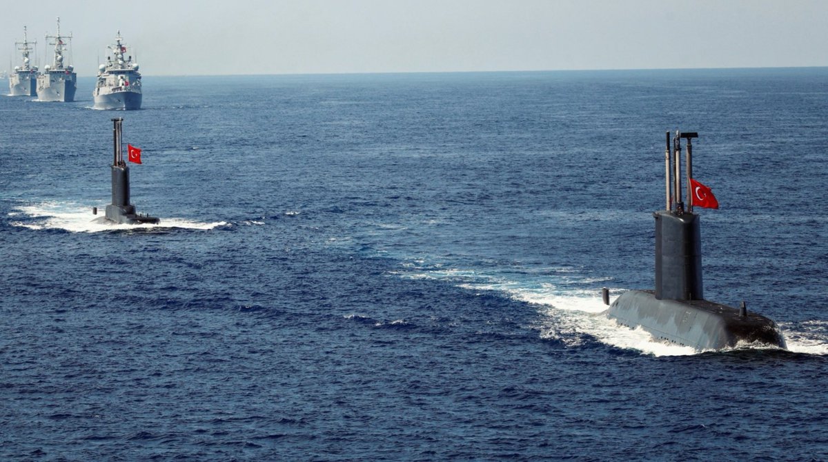 Yamato_Armada's tweet photo. Mevcut durumda 11 adet aktif denizaltı var.

1 Ay sınıfı
4 Preveze sınıfı
4 Gür sınıfı
2  Reis sınıfı

Muhtemelen bu sene sonunda 1 adet daha Reis sınıfı teslim alınır. https://t.co/b6SPgtitSG