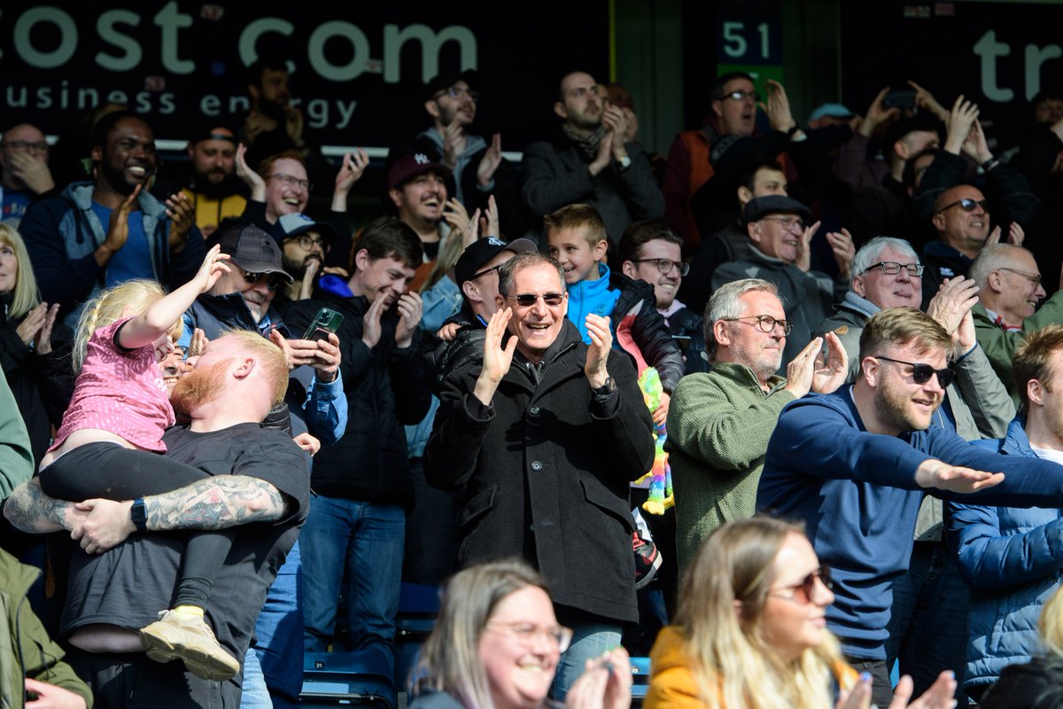 LincolnCity_FC's tweet photo. ❤️ Thank you, Clive. https://t.co/lDlR7ND4sq
