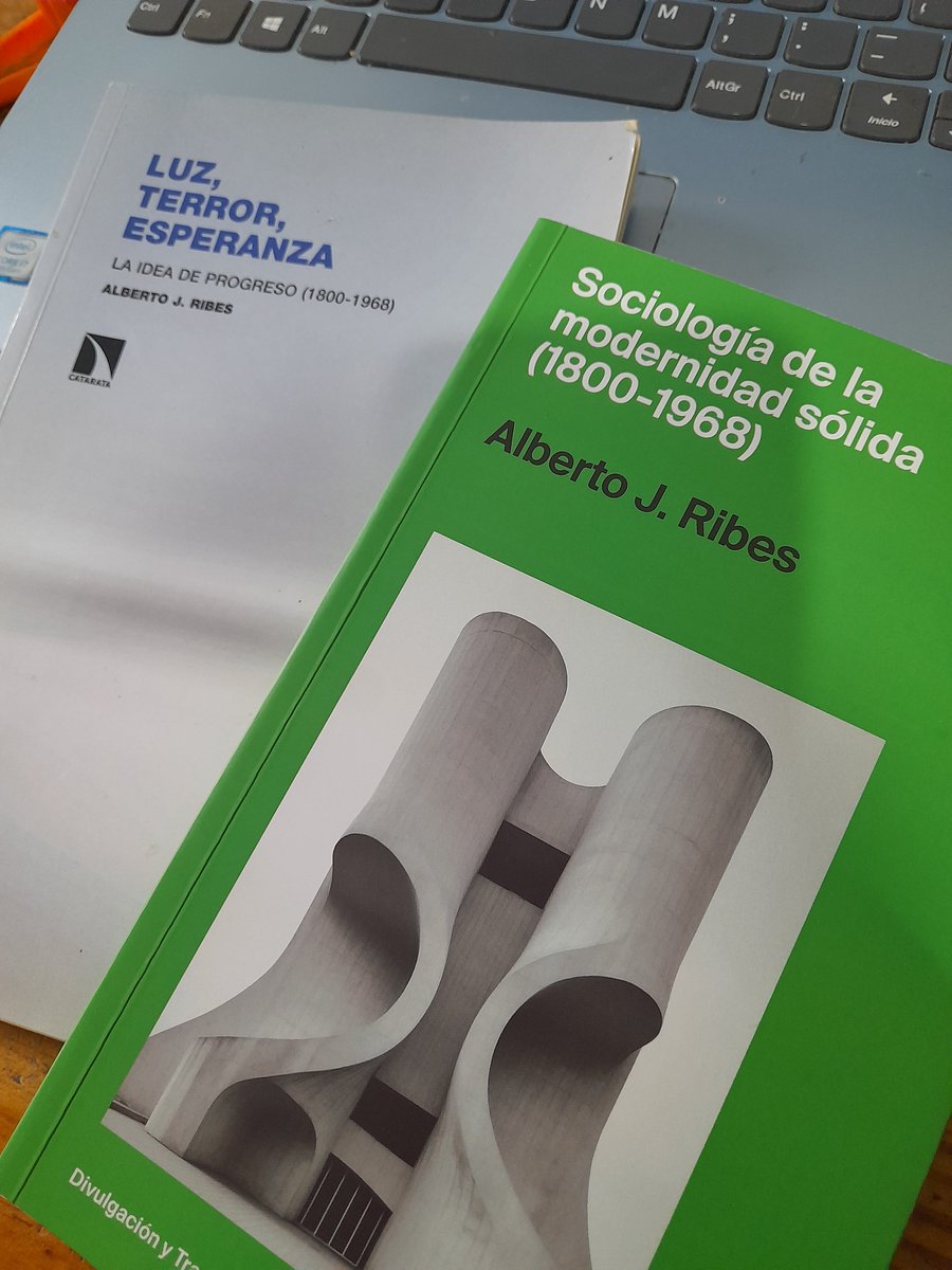 FCordovaE's tweet photo. @AlbertoRibes me ha enviado su libro Sociología de la Modernidad Sólida, y anteriormente me envió Luz, Terror y Esperanza. No tengo palabras para agradecer tanta generosidad y amistad. Desde Córdoba, Argentina mis agradecimientos chilenos a Madrir, España. Lo leo de inmediato 🤓 https://t.co/xwnBJnpRcq