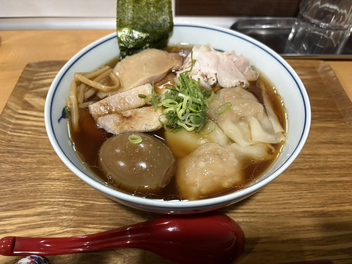 DRAGON_YFM's tweet photo. らーめん亭 ひなり竜王🍜梅屋敷

自家製ちぢれ中太麺がもっちりして、数種類のチャーシューが満足度を高めてくれるラーメンでした！ https://t.co/Y5jwtqnuu3