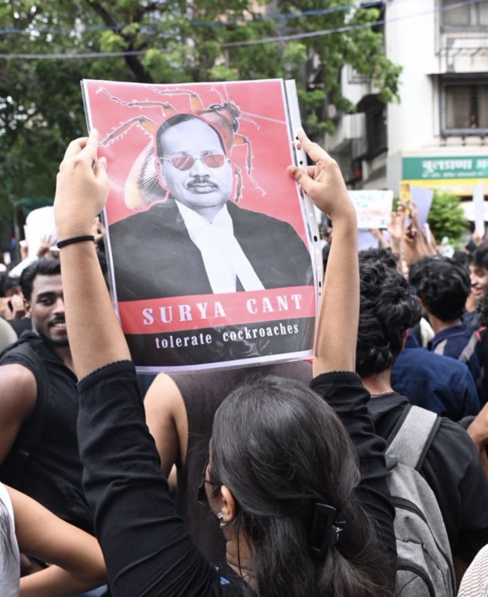 RanaAyyub's tweet photo. And Justice Suryakant makes an appearance at the protests in Mumbai https://t.co/o2tWi6xbhf