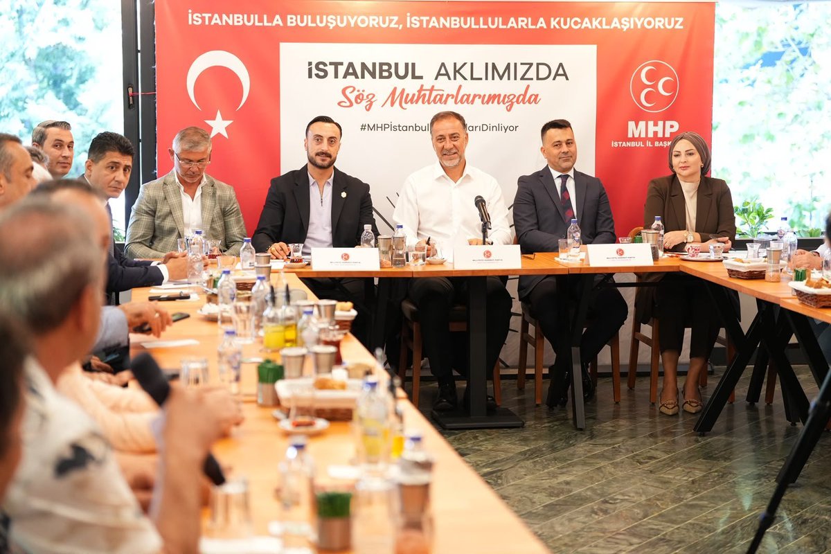 mhp_sisli's tweet photo. İl Başkanımız Sn. @BBvolkanyilmaz, “İstanbul Aklımızda, Söz Muhtarlarımızda” temasıyla gerçekleştirdiğimiz program kapsamında MHP Şişli İlçe Başkanımız Oğuz Tolga Cabbar ve yöneticilerimiz ile birlikte Şişli'de muhtarlarımızla bir araya geldik.

Katılımları ve değerli katkıları için tüm muhtarlarımıza teşekkür ediyor, çalışmalarında başarılar diliyoruz.
@_MHPistanbul_ 
@BBvolkanyilmaz 
@ahmetyasak 
@ouz_cabbar