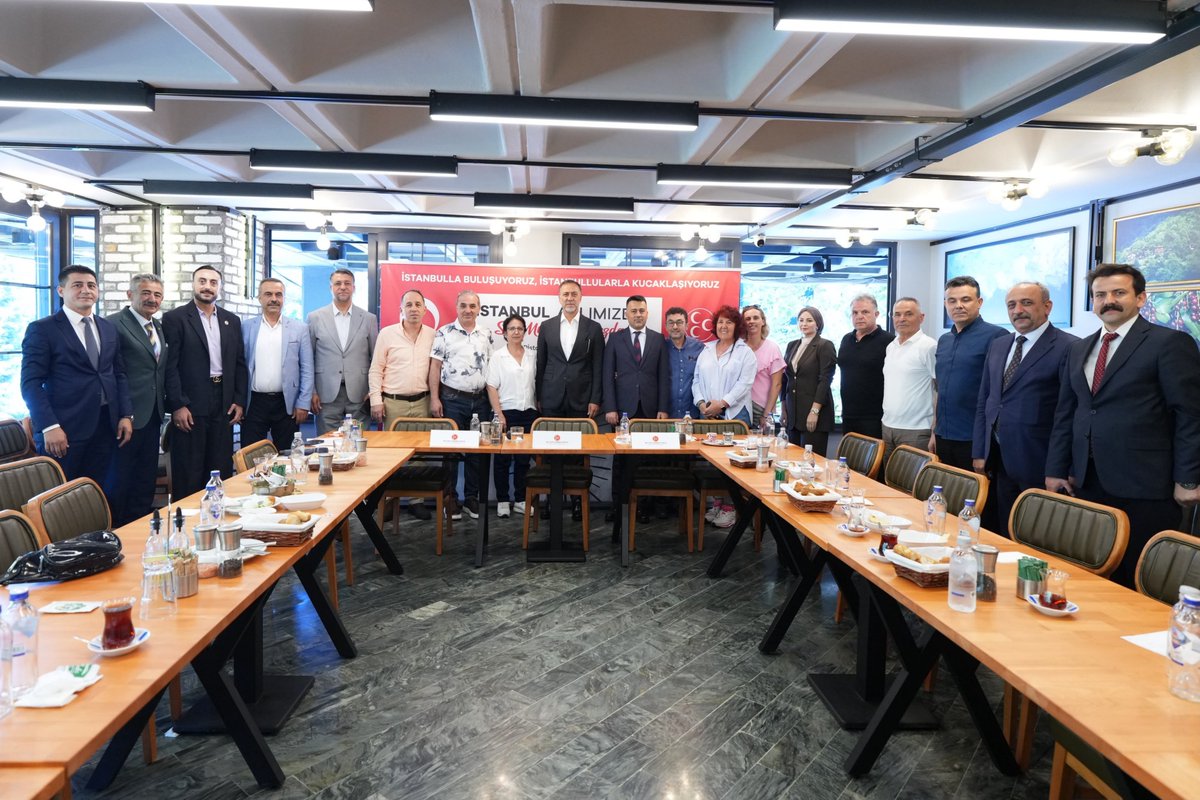 mhp_sisli's tweet photo. İl Başkanımız Sn. @BBvolkanyilmaz, “İstanbul Aklımızda, Söz Muhtarlarımızda” temasıyla gerçekleştirdiğimiz program kapsamında MHP Şişli İlçe Başkanımız Oğuz Tolga Cabbar ve yöneticilerimiz ile birlikte Şişli'de muhtarlarımızla bir araya geldik.

Katılımları ve değerli katkıları için tüm muhtarlarımıza teşekkür ediyor, çalışmalarında başarılar diliyoruz.
@_MHPistanbul_ 
@BBvolkanyilmaz 
@ahmetyasak 
@ouz_cabbar