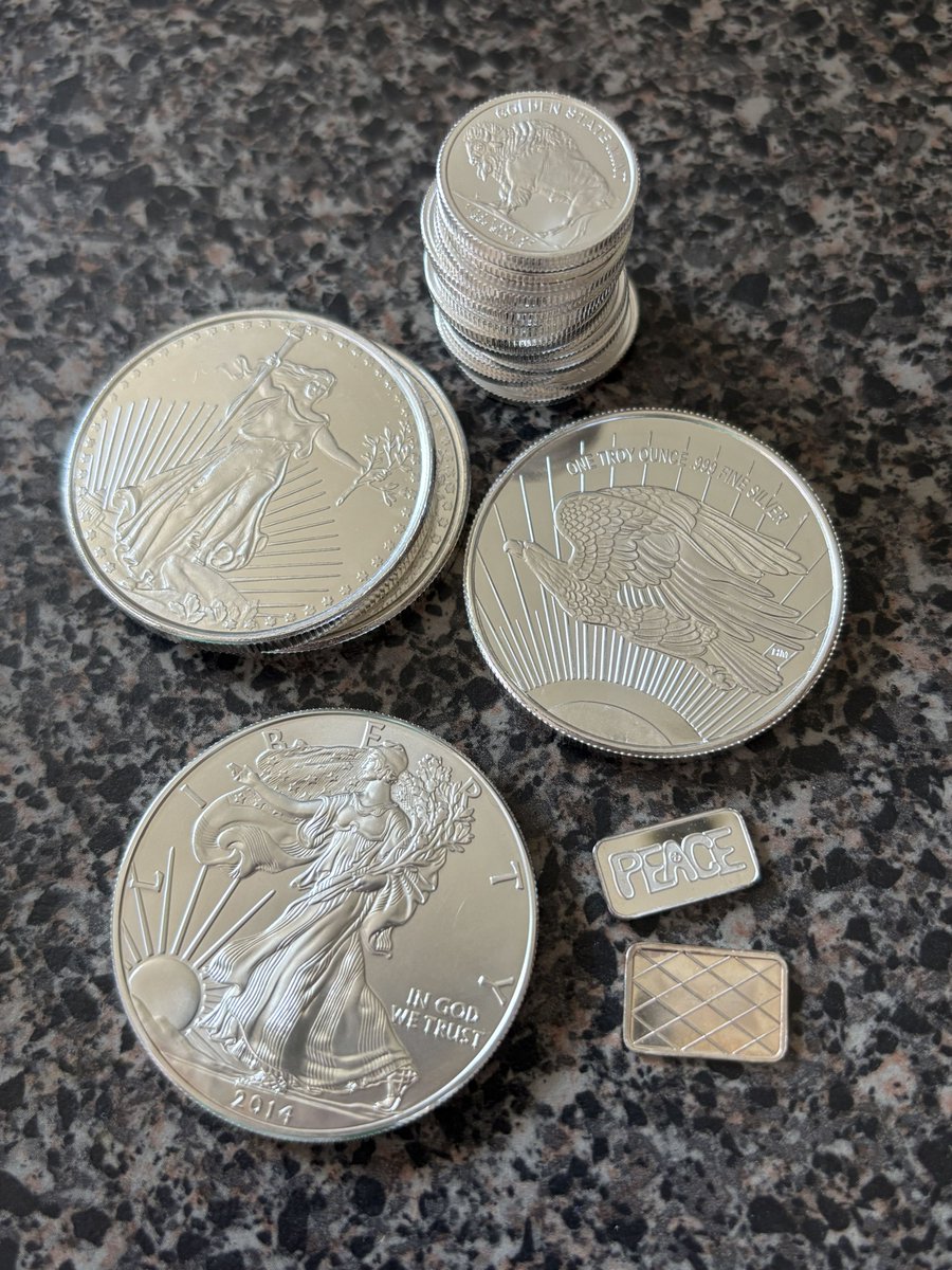 StrawberyMintCo's tweet photo. Friday stacker question:

What's your first pick?

🥇 Eagles
🥈 Generic rounds
📏 Bars
🪙 90% silver
🔹 Fractionals
What are you buying right now?
#SilverStacking #Bullion #Silver #Coins #Numismatics #StrawberryMintingCo #preciousmetals #stackers https://t.co/ktYk0vcfFr