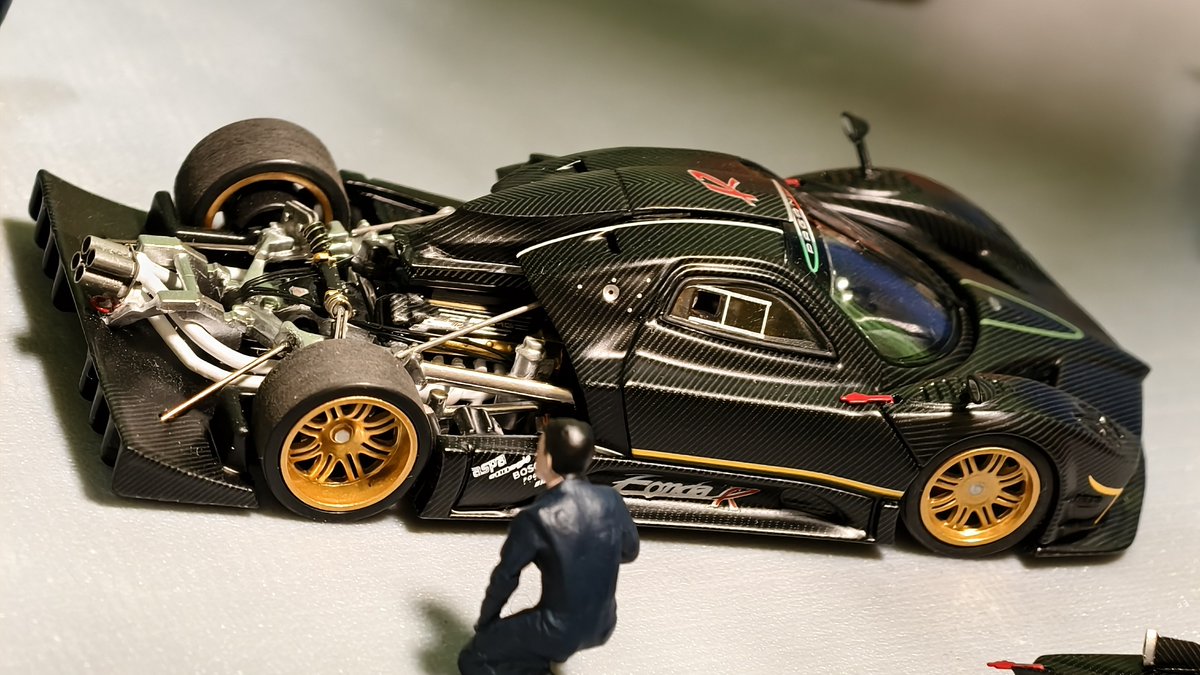 Giga_Penguin's tweet photo. ARbox Zonda R engine details are fantastic 🤗

#164scale #164diecast #pagani #zonda #zondar #arbox https://t.co/ZkBKHXaiXS