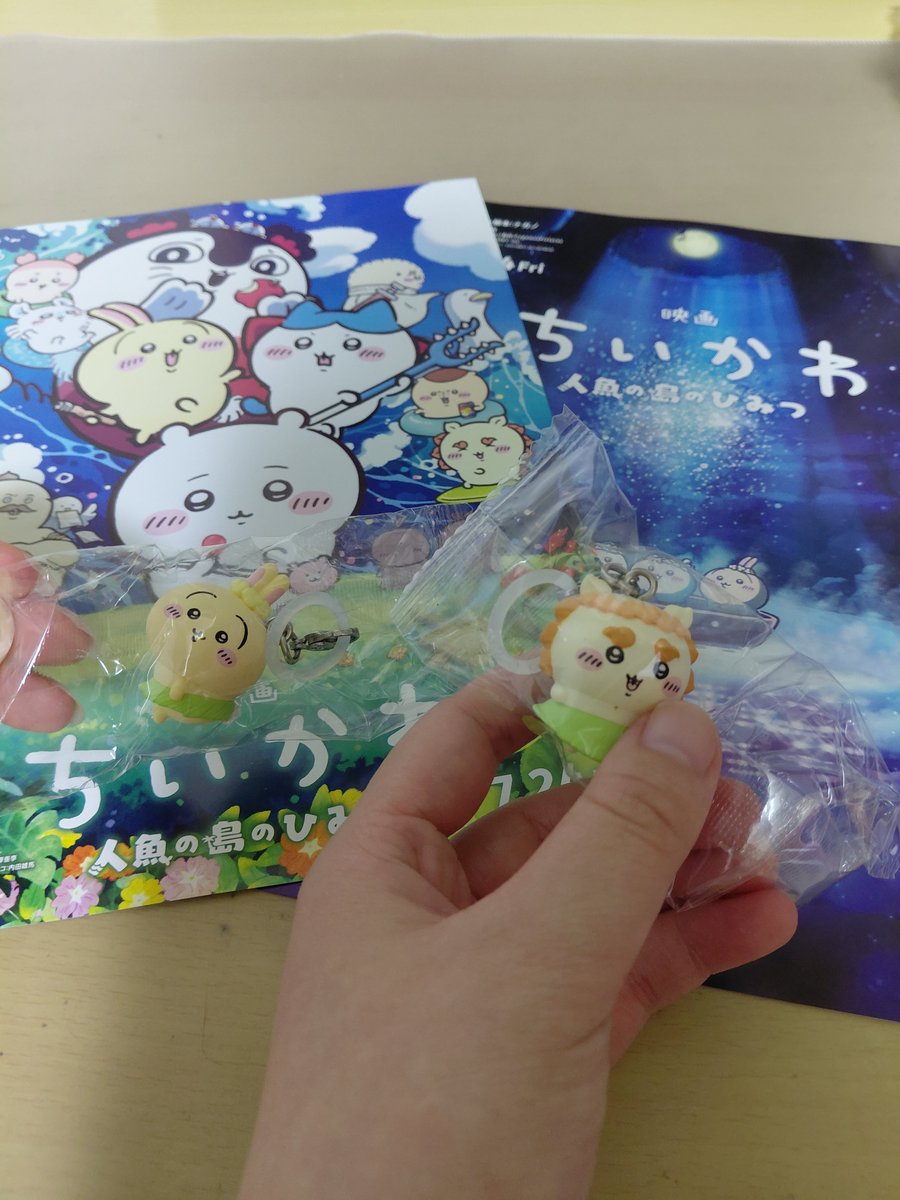 power_0708's tweet photo. 初めて公開初日に見に行った～
感想
ちいかわの世界観が爆発しててどうなるか最後まで予想できなくて、ずっとドキドキ💓
結果が胸くそ過ぎてちいかわの緩い絵柄じゃなかったらグロくてみてられないかも😵💦
モモンガのキャラずっと腹立つww
シーサーとかにのキャラは大好きになった！

#映画ちいかわ https://t.co/I4OScWC3fH