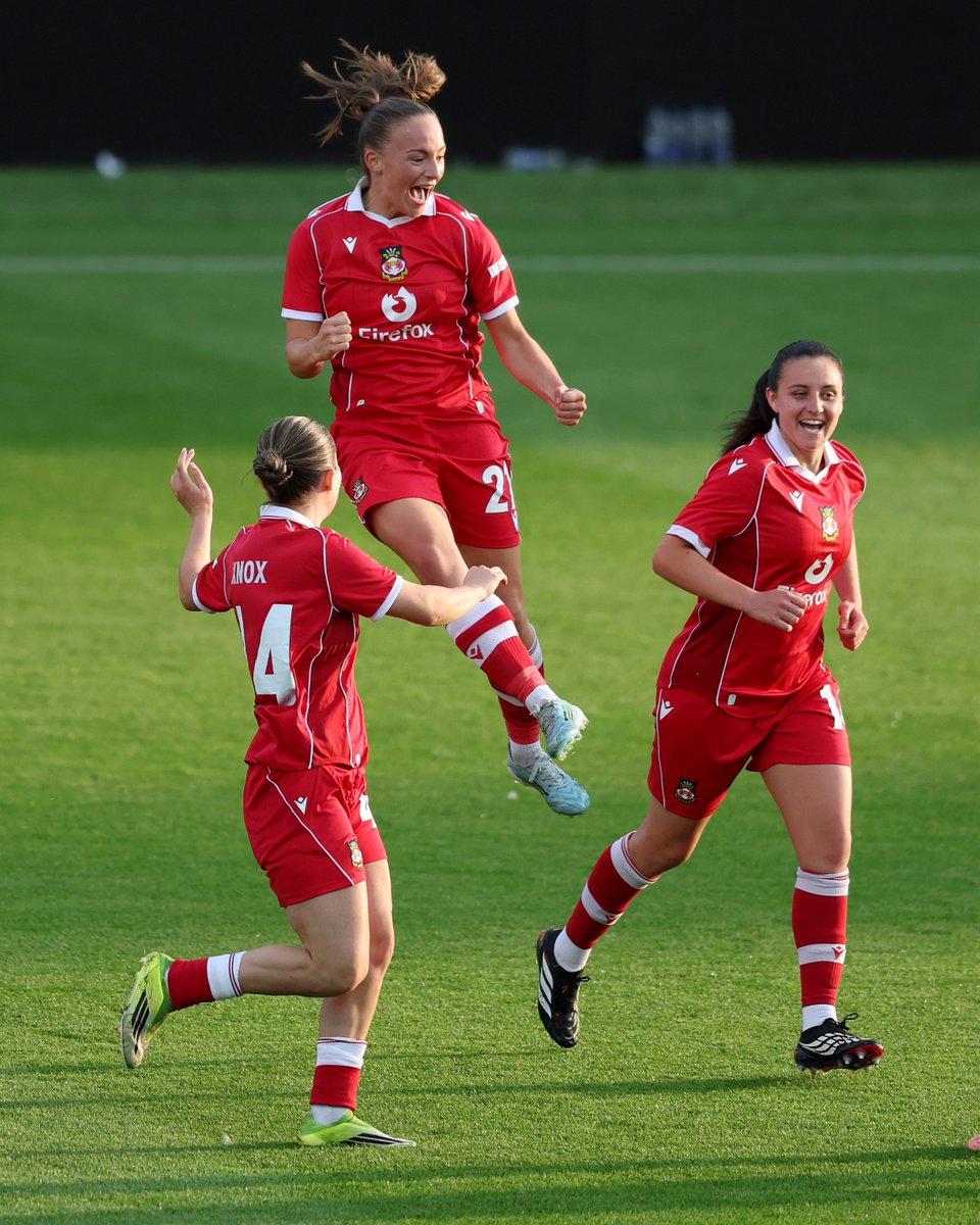 UEFA's tweet photo. 📸 Favourite picture of the week!

#UWCL @WrexhamAFCWomen https://t.co/BgfUaQNsbw