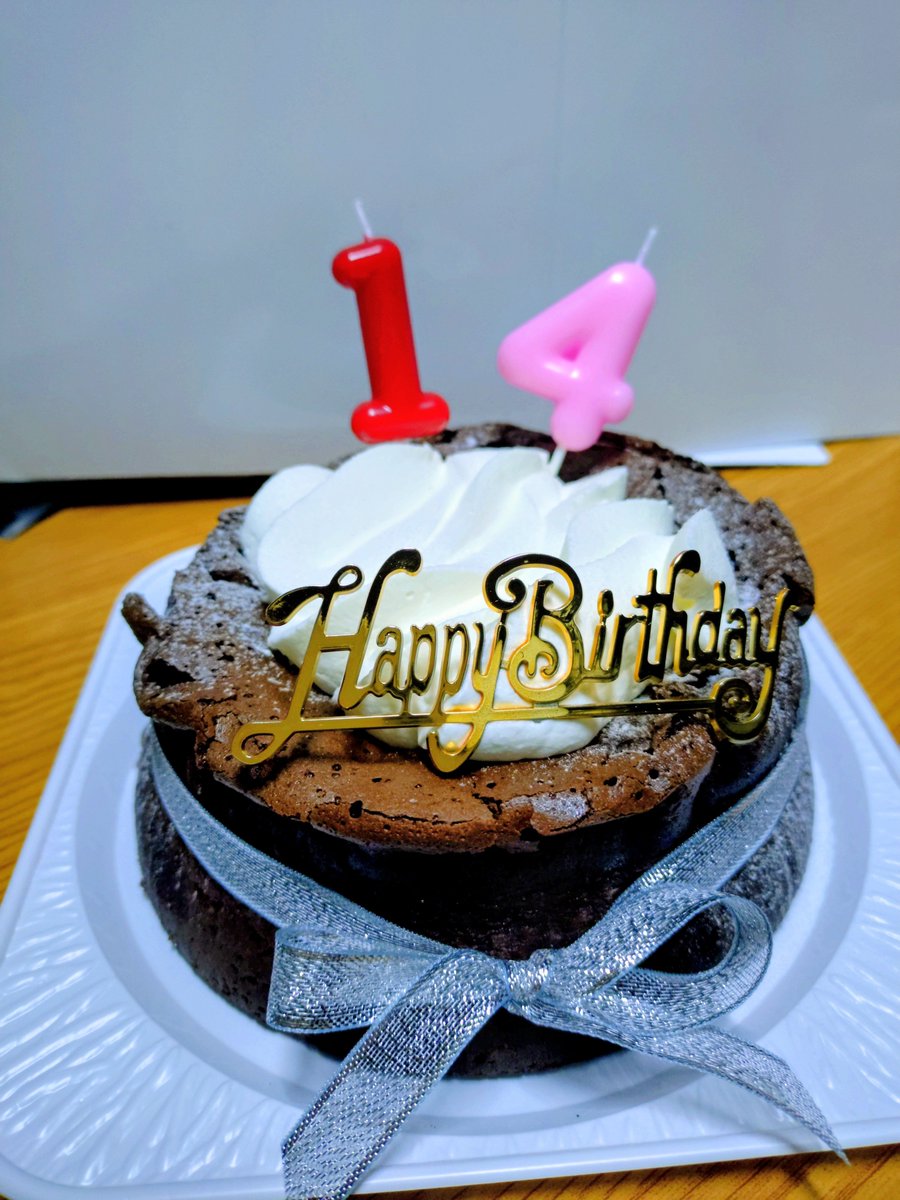 vilucchio's tweet photo. 娘の誕生日、２日遅れでお祝い。
..って事はせっかくなので、勝手ながら一緒にお祝いさせて頂いた✨
坂本くん！お誕生日おめでとうございます☺️✨✨！
良き一年になりますように💕 https://t.co/ZdiruuGohU