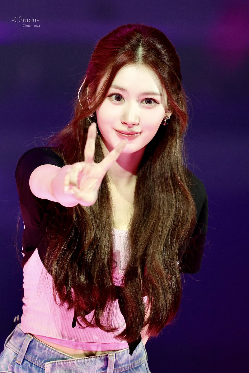 Chuan_1024's tweet photo. 260710 This is for Finale in Seoul🇰🇷

🐹✌️

#트와이스 #사나 #TWICE #SANA #サナ https://t.co/DgqpMUlN9d