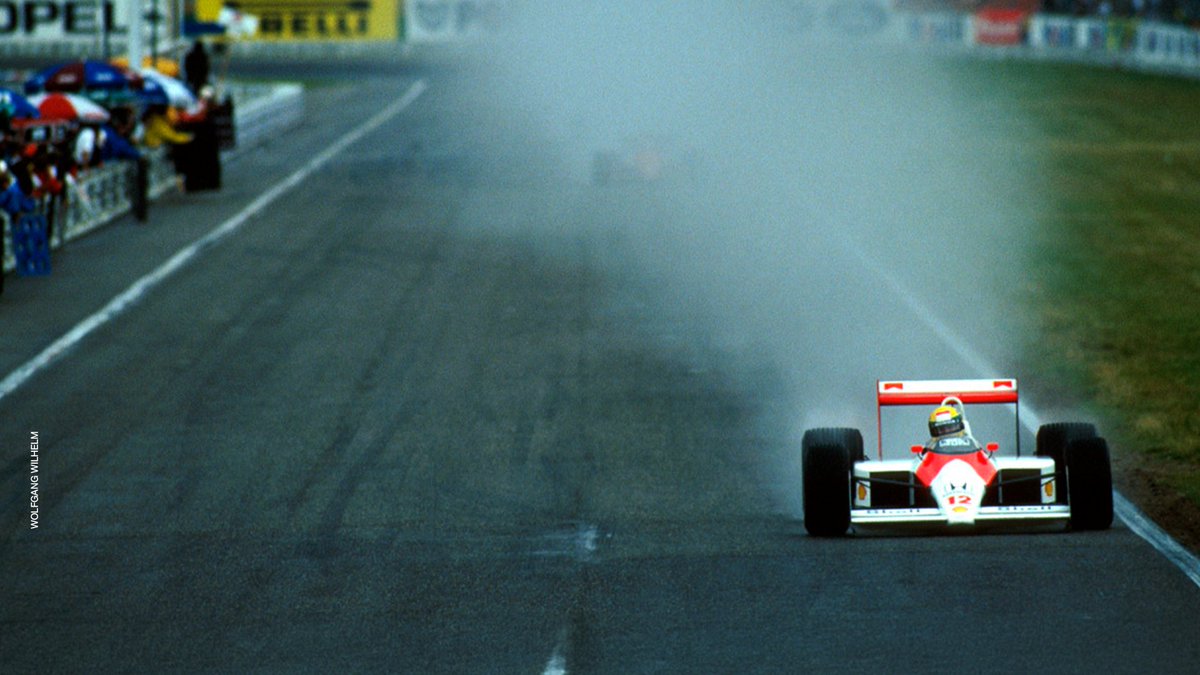 ayrtonsenna's tweet photo. 24 de julho de 1988. Pole position, liderança de ponta a ponta e pista livre sob chuva pesada. Enquanto o resto do grid lutava contra a cortina d’água, Senna conquistou uma grande vantagem, podendo até diminuir o ritmo no final. Foi a sua primeira vitória em solo alemão. 🏎️💨 https://t.co/hGeh9UGWA6