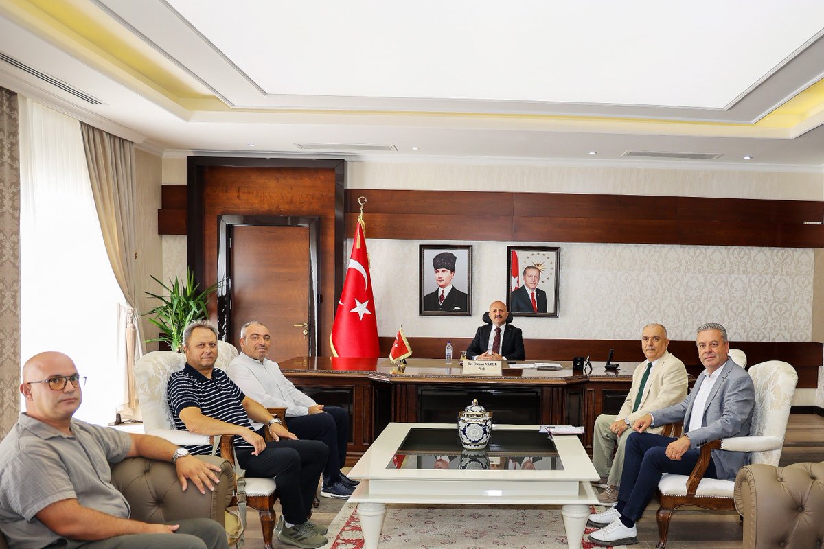 nuri_oner's tweet photo. Aydın Valimiz Sayın Dr Osman VAROL DİMOT Derneği olarak bizi makamında kabul etti.Nazik.misafirperverligi ve önerileri için kendilerine teşekkür ederiz. https://t.co/VCLCJOsPUz