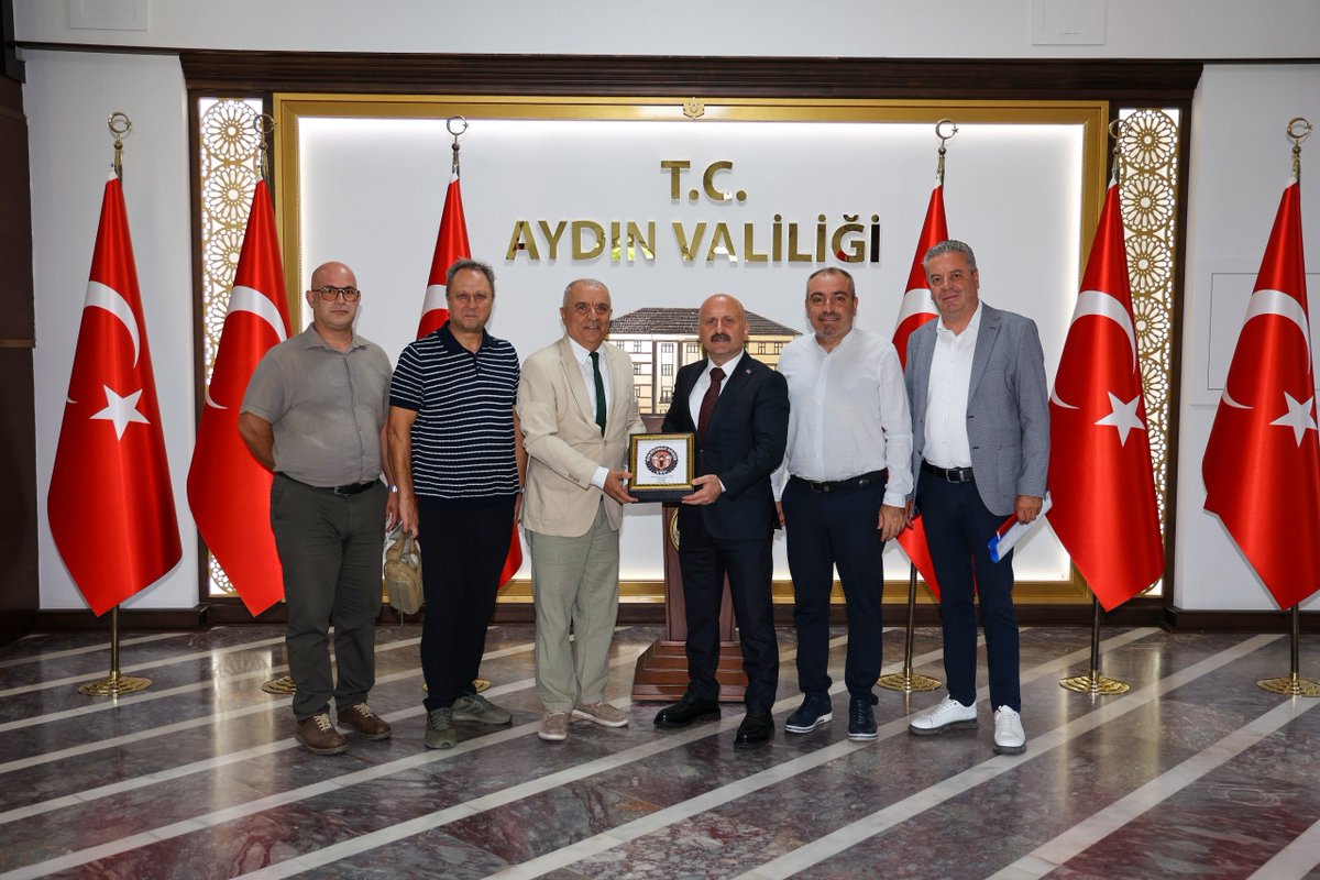 nuri_oner's tweet photo. Aydın Valimiz Sayın Dr Osman VAROL DİMOT Derneği olarak bizi makamında kabul etti.Nazik.misafirperverligi ve önerileri için kendilerine teşekkür ederiz. https://t.co/VCLCJOsPUz