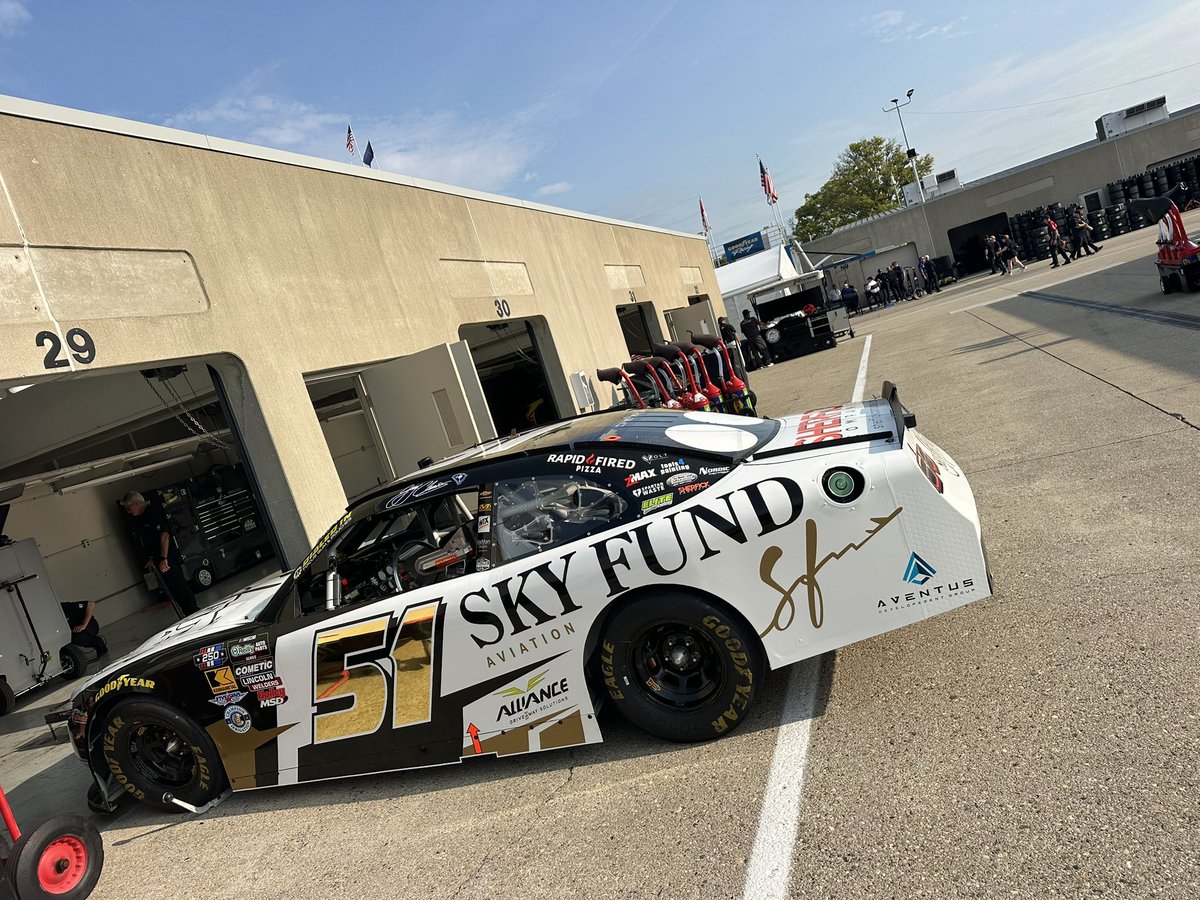 JCR_Clements51's tweet photo. The @NASCAROReillyAP @IMS 
garage is officially open!
Time to unload, dial it in, &amp; get @JClements51 ready for a 50 minute practice coming up at 1200 pm est on @TheCW_Sports app #Pennzoil250 #Brickyard https://t.co/GfkgIkN2gp