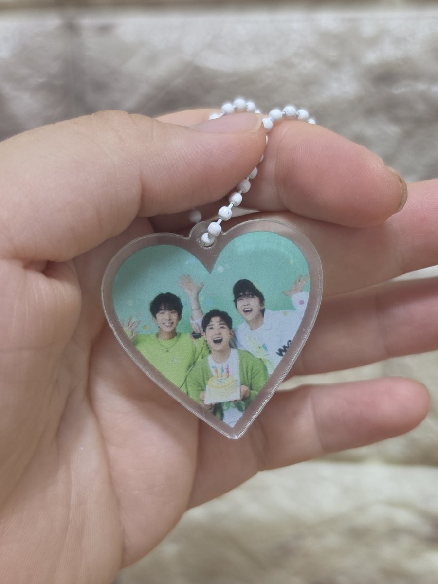 sandeul4864's tweet photo. 예전에 나눔했던 키링인데 많이 남아서 첫콘 때 나눔하면 가질 분 계신가요..? 종류는 군번줄이랑 군번줄 아닌 키링(?)있어요

22개 랜덤이지만 계신다면 나눠드릴 예정입니다..! https://t.co/pQN1lrRUtV
