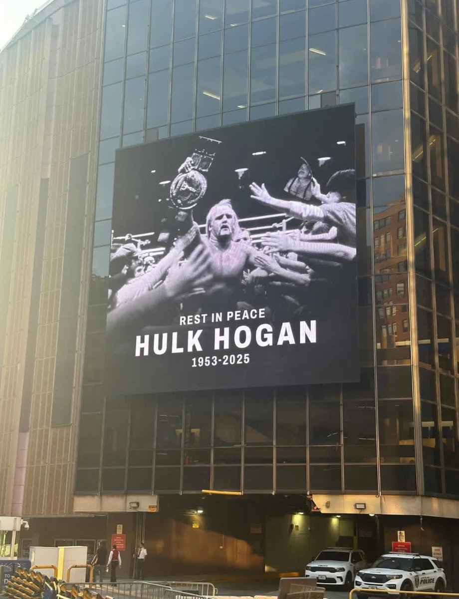 BookProWrestler's tweet photo. MSG honors the biggest ICON in wrestling history. https://t.co/UzqFEF7wJL