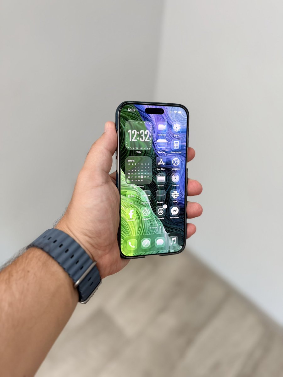 SpaceWall's tweet photo. Green Wave iOS 27 Glass Setup🌿
Vibrant green and blue waves, transparent widgets, and glass-style icons create a fresh modern Home Screen. Clean, bright, and perfectly matched with the iOS 27 aesthetic🍀
#iOS27 #LiquidGlass #GreenSetup #iPhoneSetup #WallSpace https://t.co/esxrVRVZEe