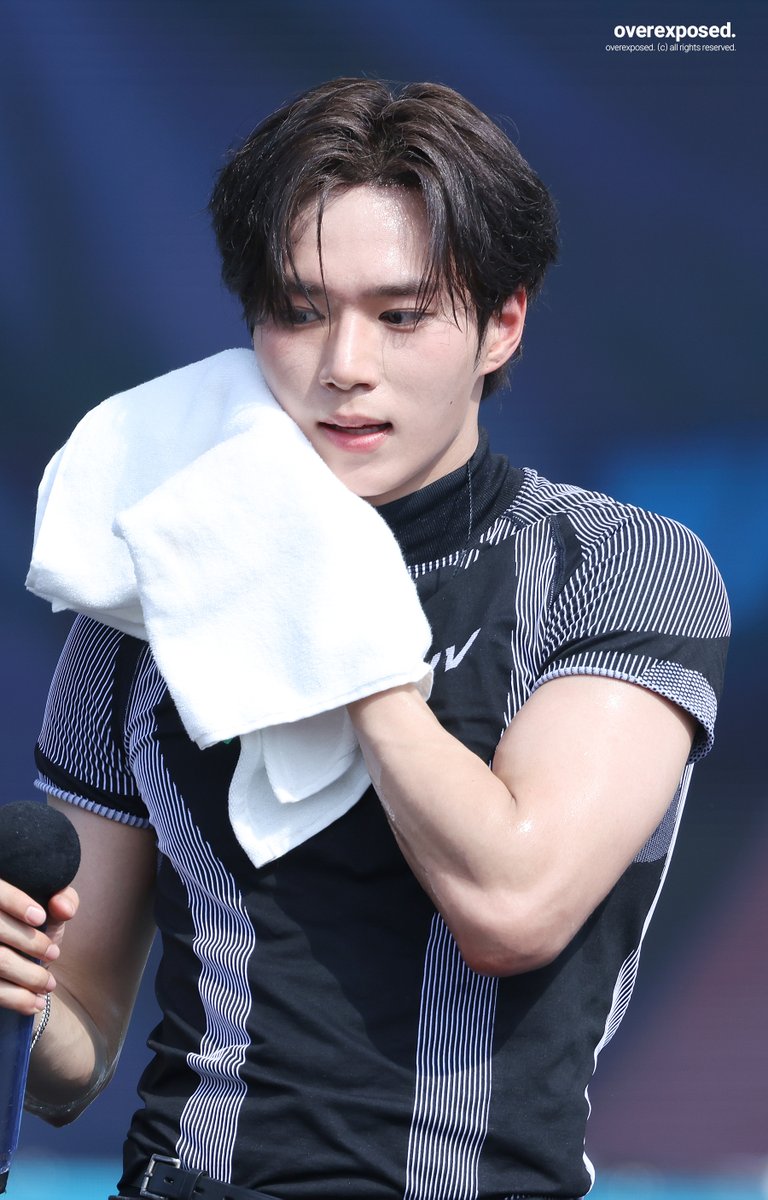 _roomie_jj's tweet photo. 260724 워터밤

#ALPHADRIVEONE #ALD1
#알파드라이브원
#JUNSEO #준서 #ジュンソ https://t.co/gPi4q48ZrD