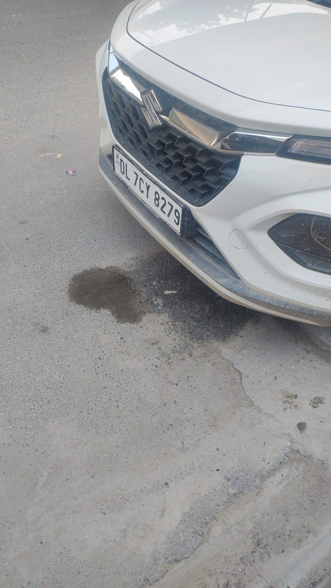 CP_Insurer's tweet photo. @CPDelhi @dtptraffic vehicle is wrongly parked and causing un necessary obstruction. at vikasmarg Laxmi Nagar,delhi 92 https://t.co/FtxRxSMCZP