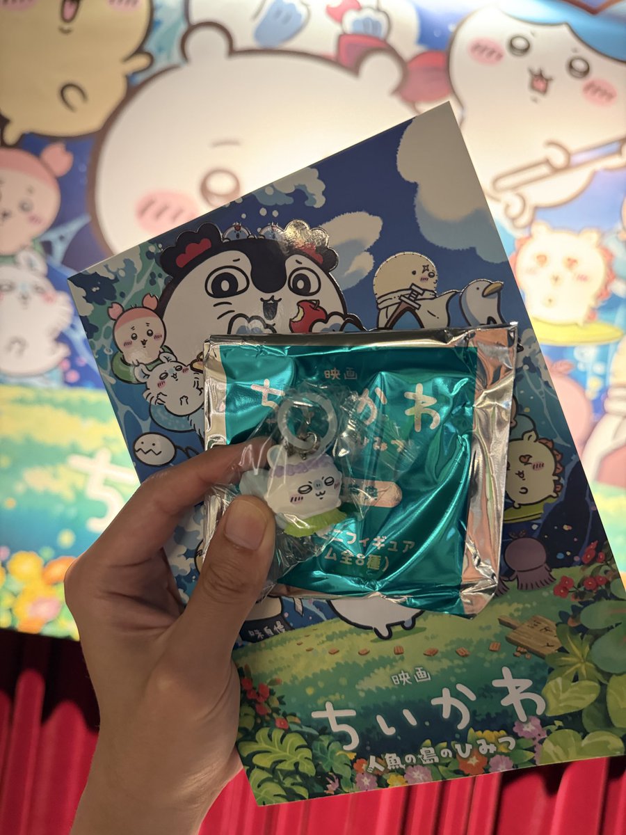 yu_kara's tweet photo. 早速見てきたよ！セイレーン怖い、島二郎がカッコいいし可愛い！終盤に真実を知ってゾッとした😱ナガノ先生らしさ。気になる人は見てみてね！てかモモンガ引き強いのなんで笑 #ちいかわ #人魚の島のひみつ https://t.co/AusbxCisOC