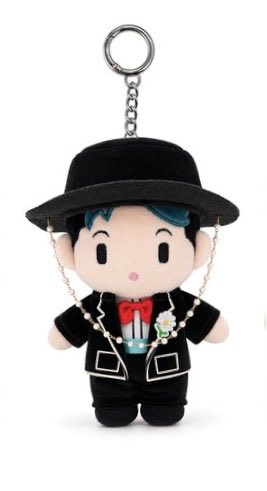 gr8jiyong's tweet photo. the fact that the plushie has actual chains hanging from the hat…… I’M CRYINGGGGGGG https://t.co/3G1oVRs1ZB