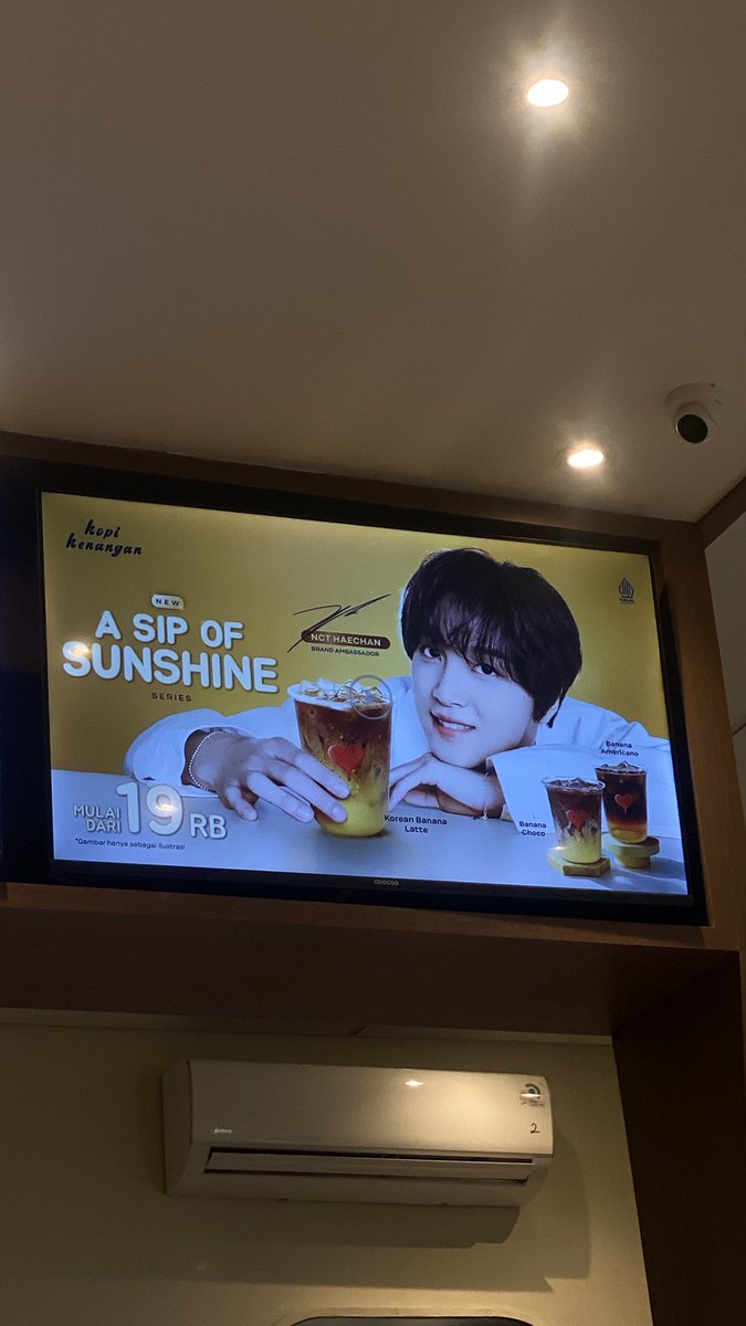 crushaechann's tweet photo. nyaaaawww mendukung umkm suami saya 

#KopiKenangan 
#HAECHAN https://t.co/PkUZu5emZn
