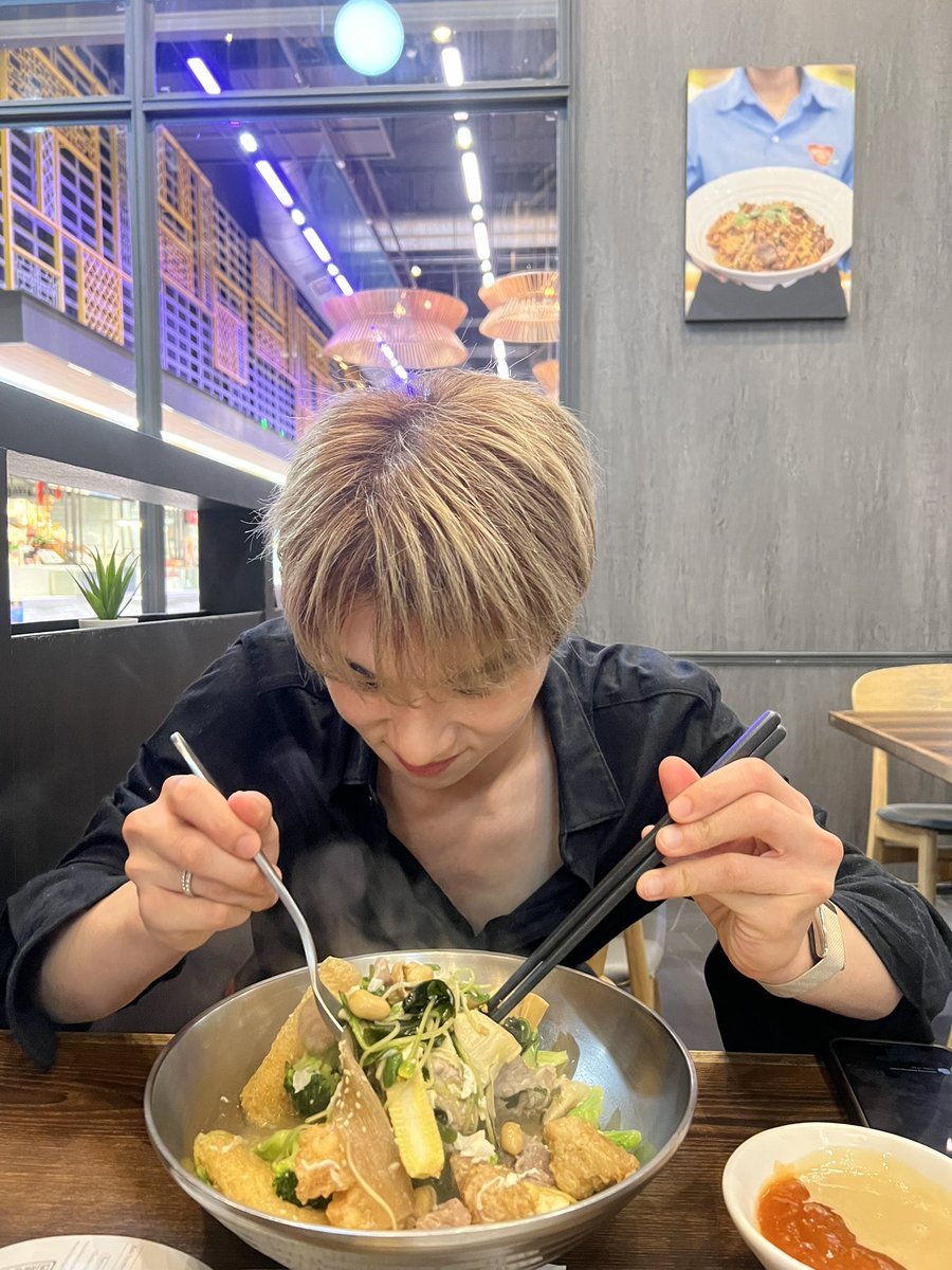 AannaAum's tweet photo. 3 ความเป็นตัวเองของน้องโอ๊ต ที่คนอื่นไม่รู้ แต่พี่เงินรู้

1. โอ๊ตเป็นเด็กที่กินเก่งมากกก
2. โอ๊ตเป็นคนที่ขี้เซามากกก
3. ความชอบกินหวานที่โอ๊ตชอบมากๆ

ส่วนใหญ่คือมีแต่เรื่องกินสินะ5555555555555 https://t.co/Hn2ffXEYUV